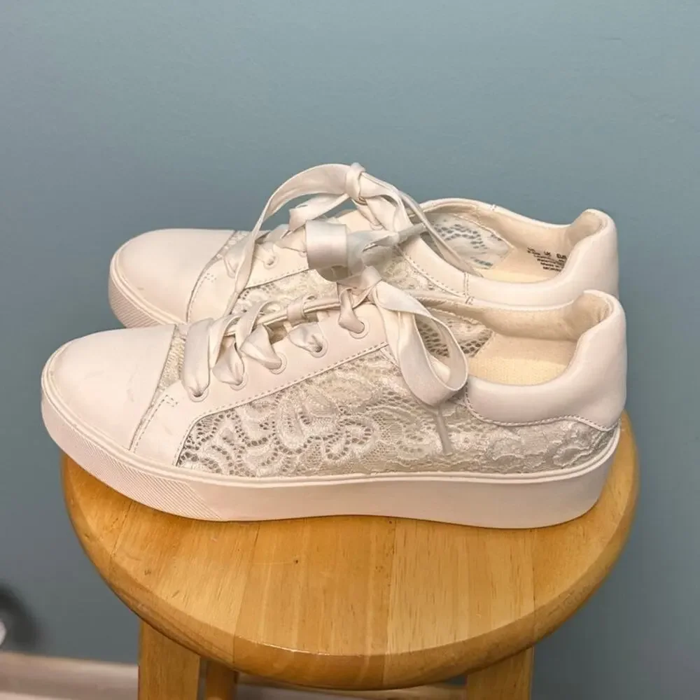 Naturalizer Morrison 2.1 white lace sneakers 9.5 bridal, summer, wedding,